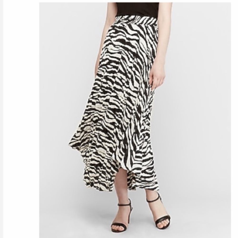 Express new with tag $88 pleated animal print skirt XS